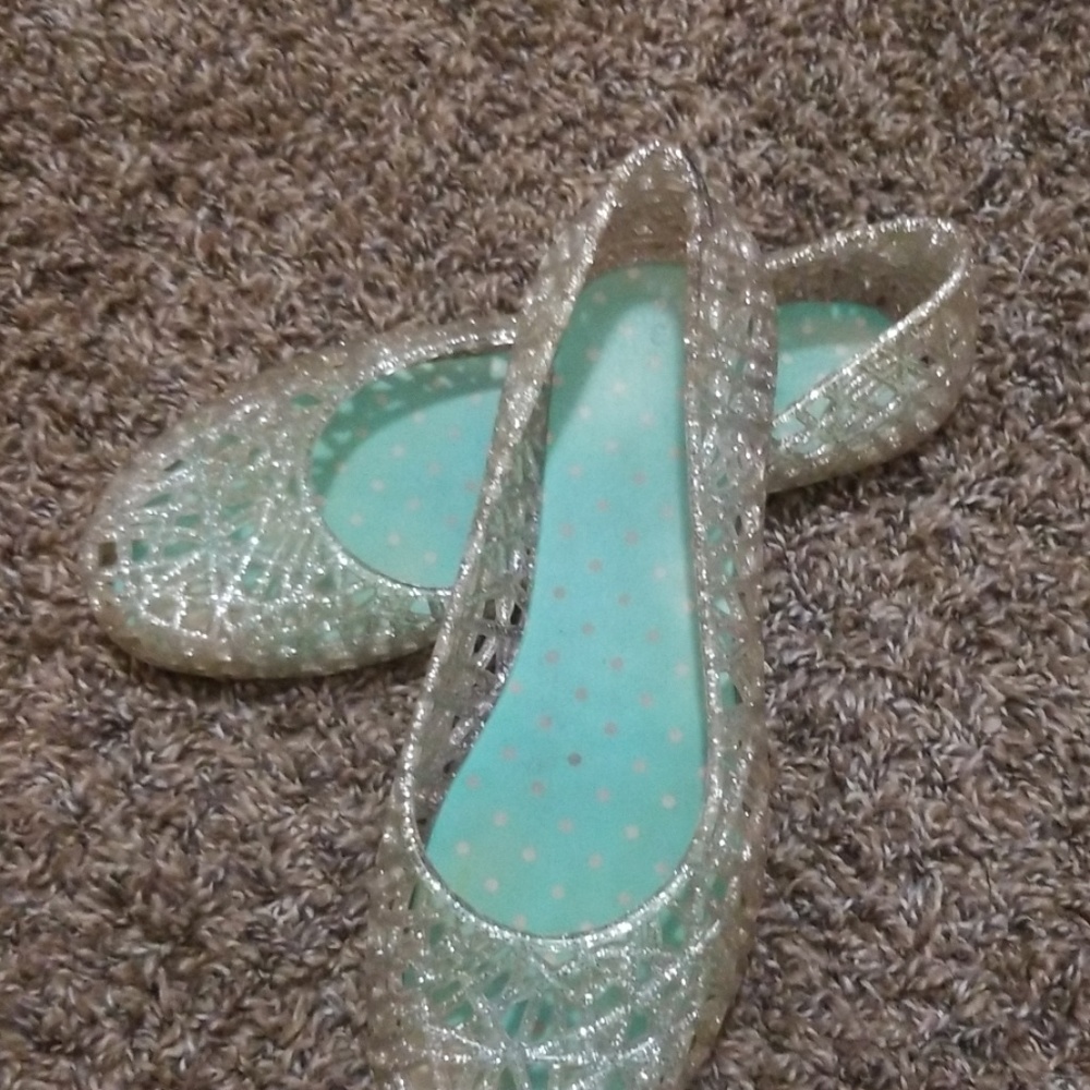 Size 3 in kids jelly flats